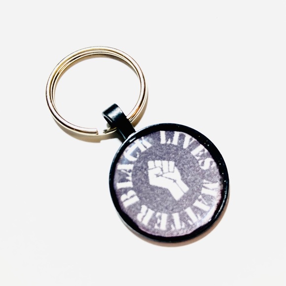 Black Lives Matter Custom Made Keychain - Picture 4 of 4